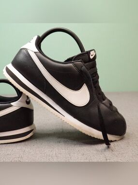 Nike Cortez Classic Black White Leather Running Shoes Sneakers Men Size 9.5